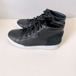 Clarks High Top Sneakers Black Leather Zipper Lace Up Size 7.5 Fits like 8